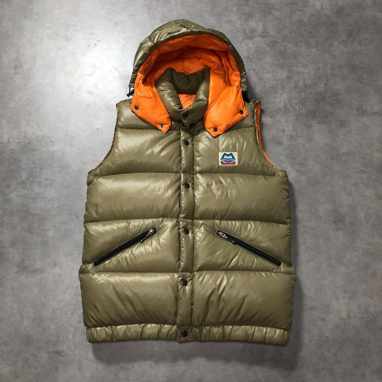 GQ6673◇Mountain Equipment : ダウンベスト◇M◇ベージュ系