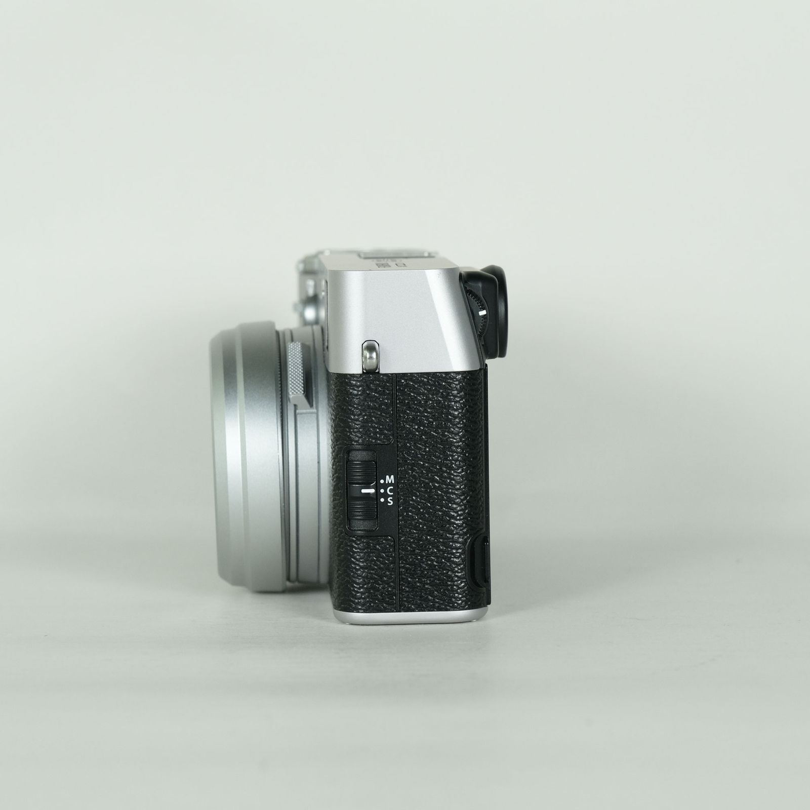 美品 | シャッター数6,500回｜フィルター付] FUJIFILM X100VI