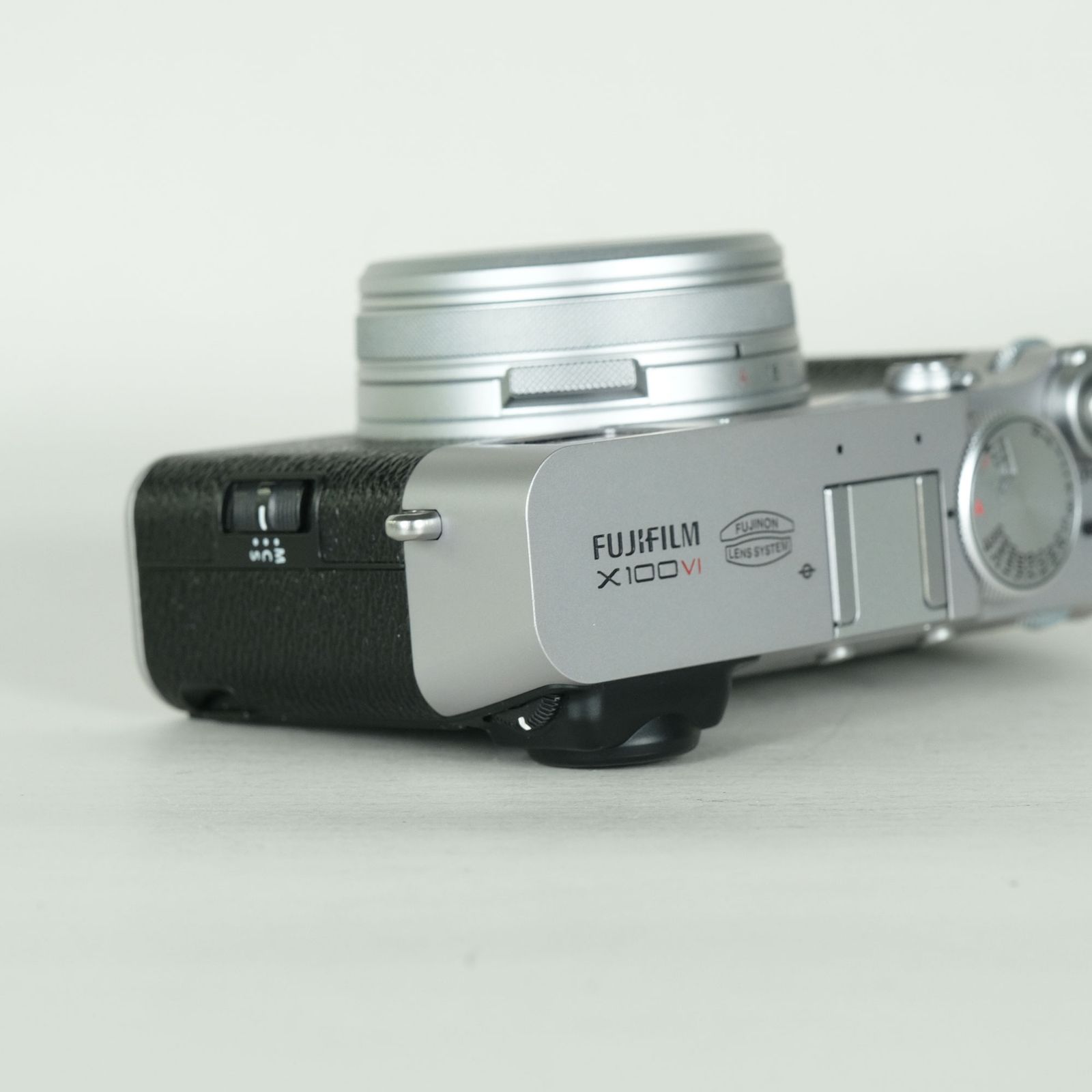 美品 | シャッター数6,500回｜フィルター付] FUJIFILM X100VI