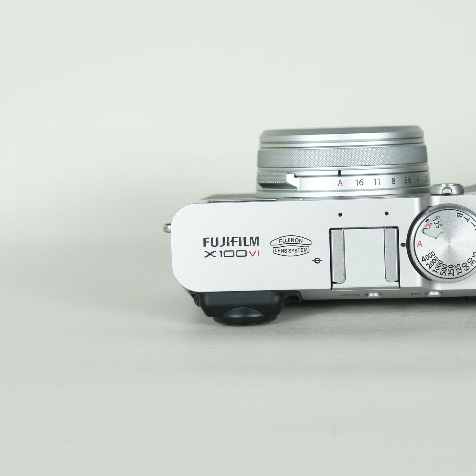 美品 | シャッター数6,500回｜フィルター付] FUJIFILM X100VI