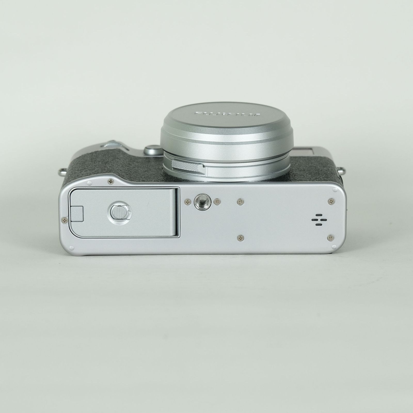 美品 | シャッター数6,500回｜フィルター付] FUJIFILM X100VI