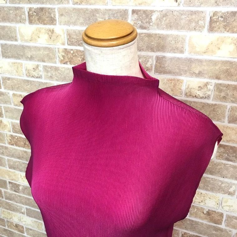 極美品 PLEATS PLEASE イッセイミヤケ プリーツトップス 3 ハイネック ピンク 593