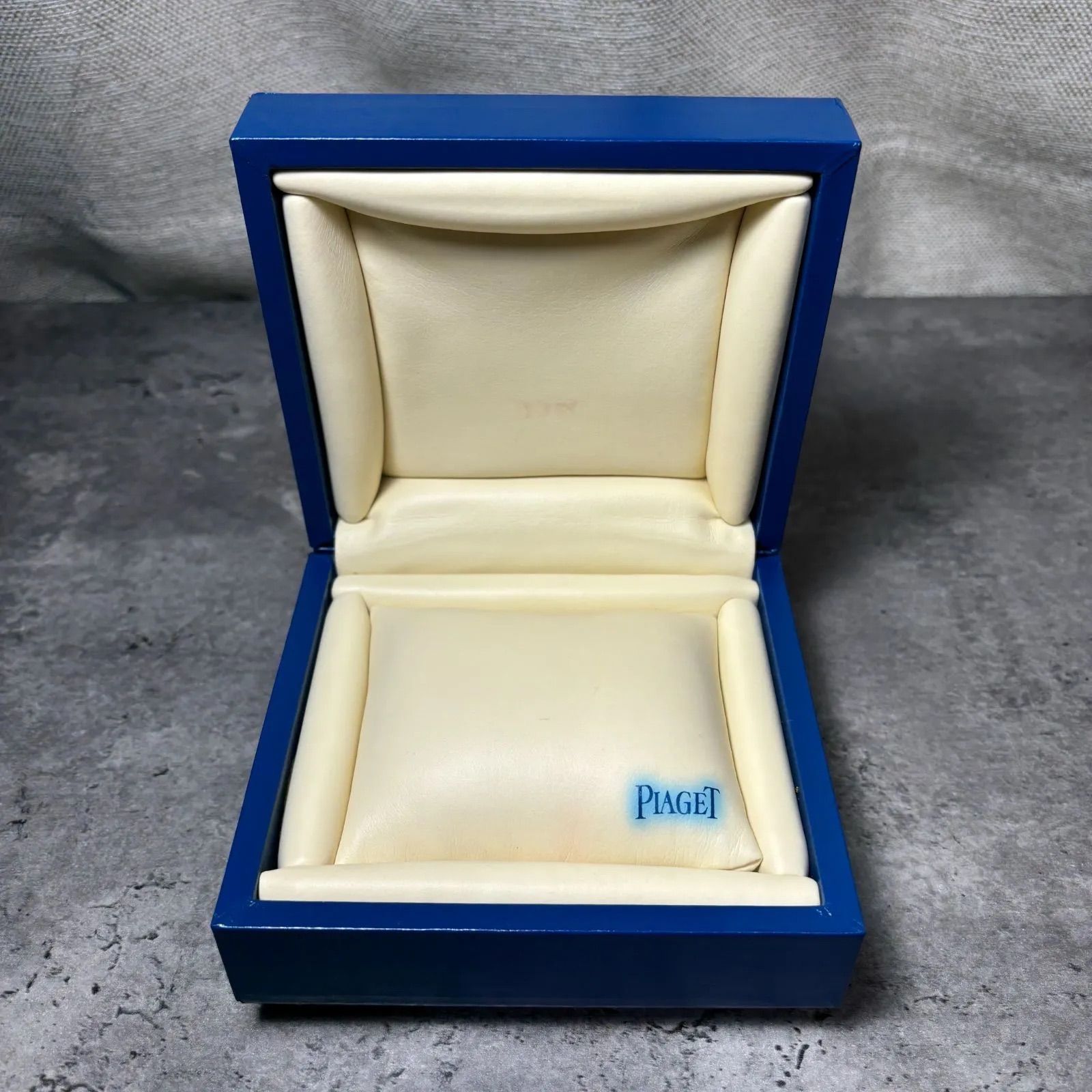 ピアジェ　純正箱　ブルー　内箱外箱　希少　ヴィンテージ PIAGET ピアジェ 時計 ケース 空箱 BOX 外箱付 腕時計用 ブルー - メルカリ