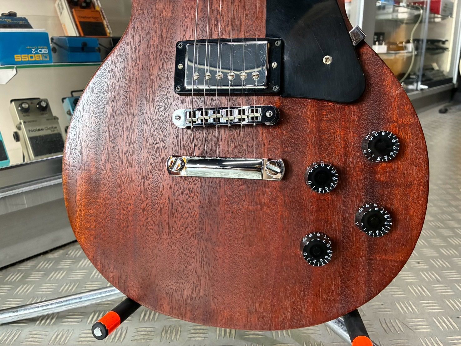 Gibson / LesPaul Studio ハードケース付属 - メルカリ