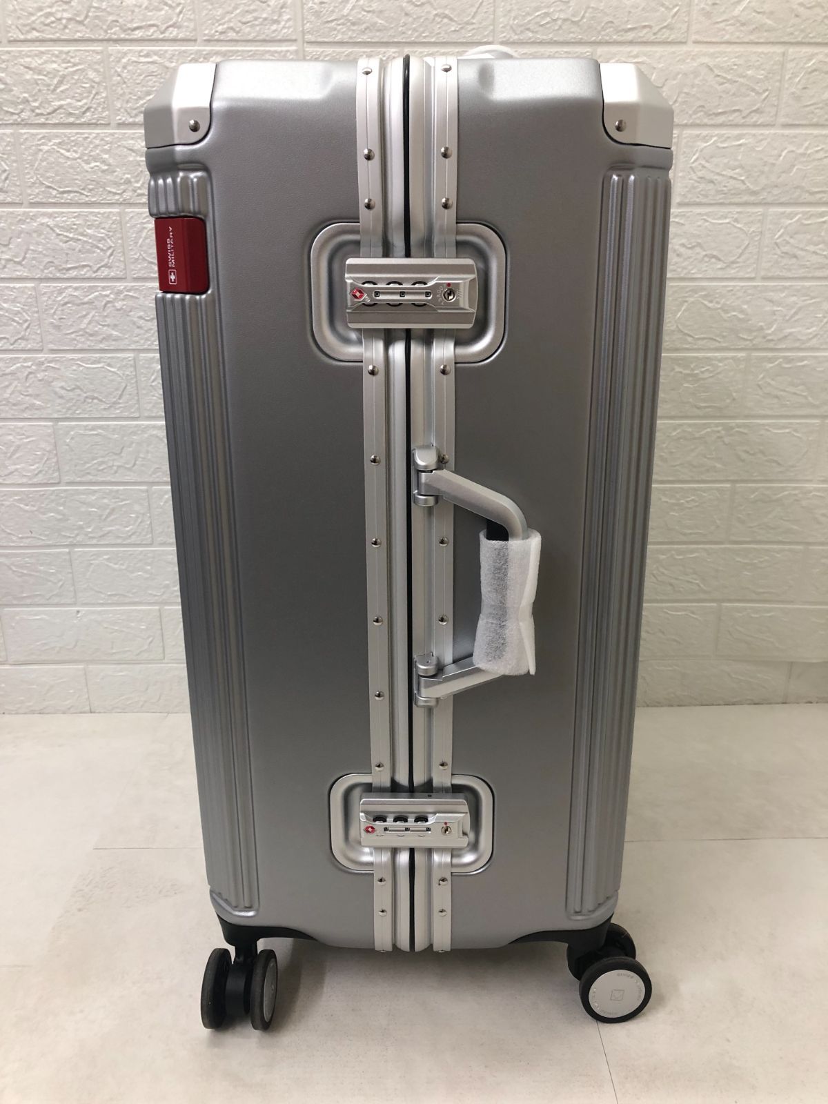 SWISS MILITARY キャリーケース　24インチ 66L シルバー SWISS MILITARY スイスミリタリー キャリーケース 24インチ 66L