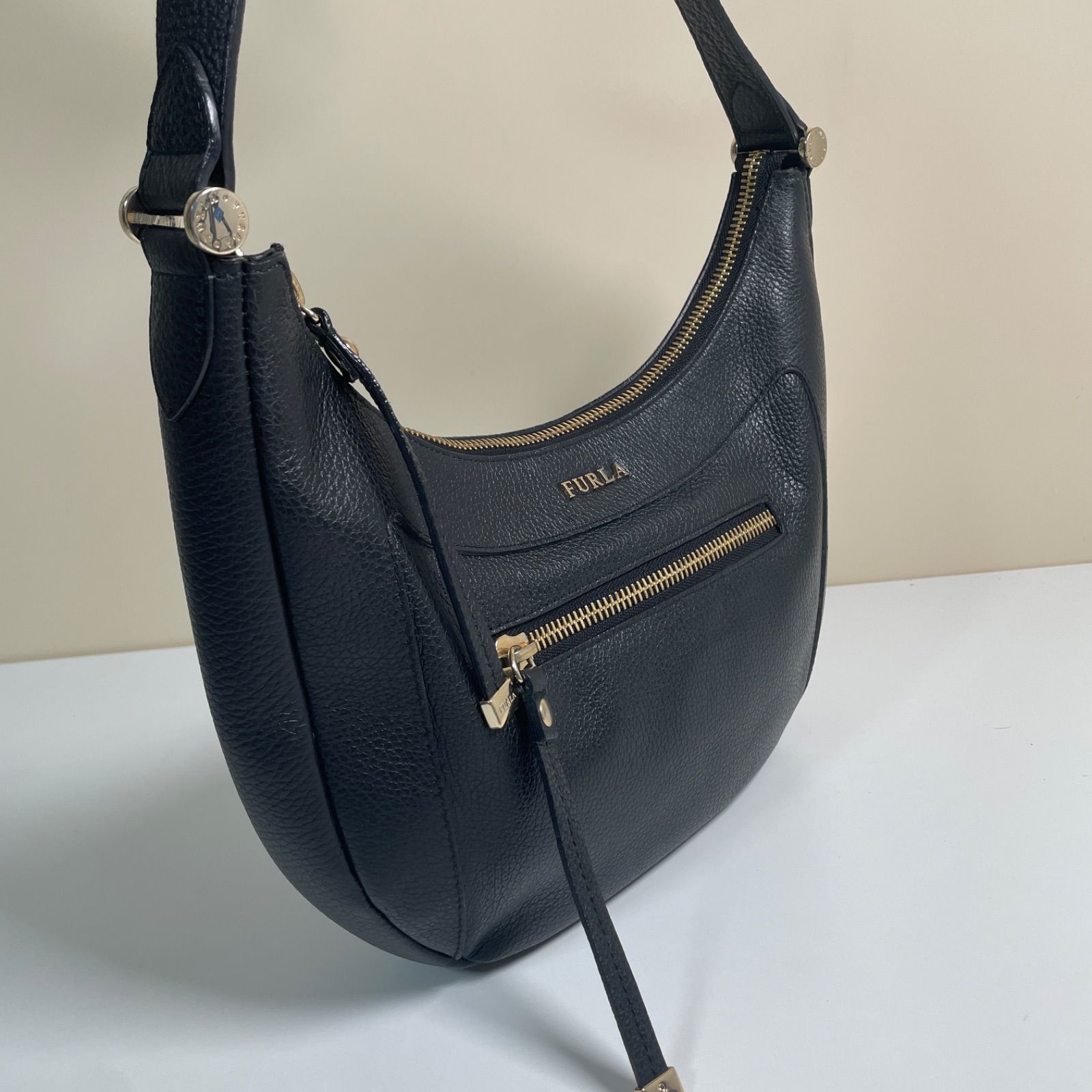 逸品 美品】FURLA フルラ ショルダーバッグ ブラック ゴールド金具 