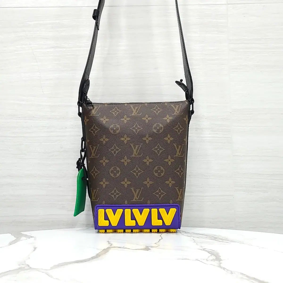 ルイヴィトン LV ラバー クルーザー メッセンジャーバッグ モノグラム ブラウン M57966 155,100円