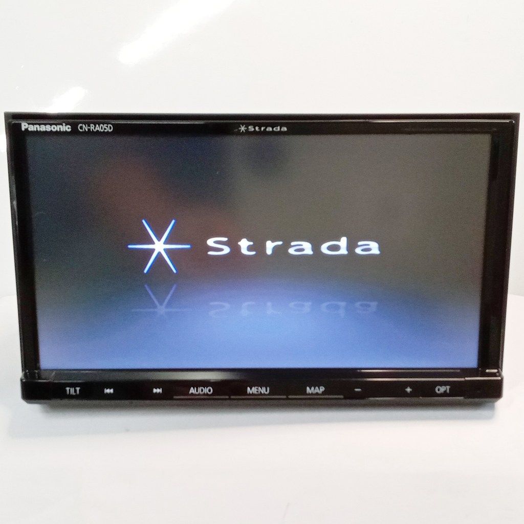 パナソニック　ストラーダ CN-RA05D パナソニック ストラーダ CN-RA05D 7インチ 2DIN 2018版地図 - メルカリ