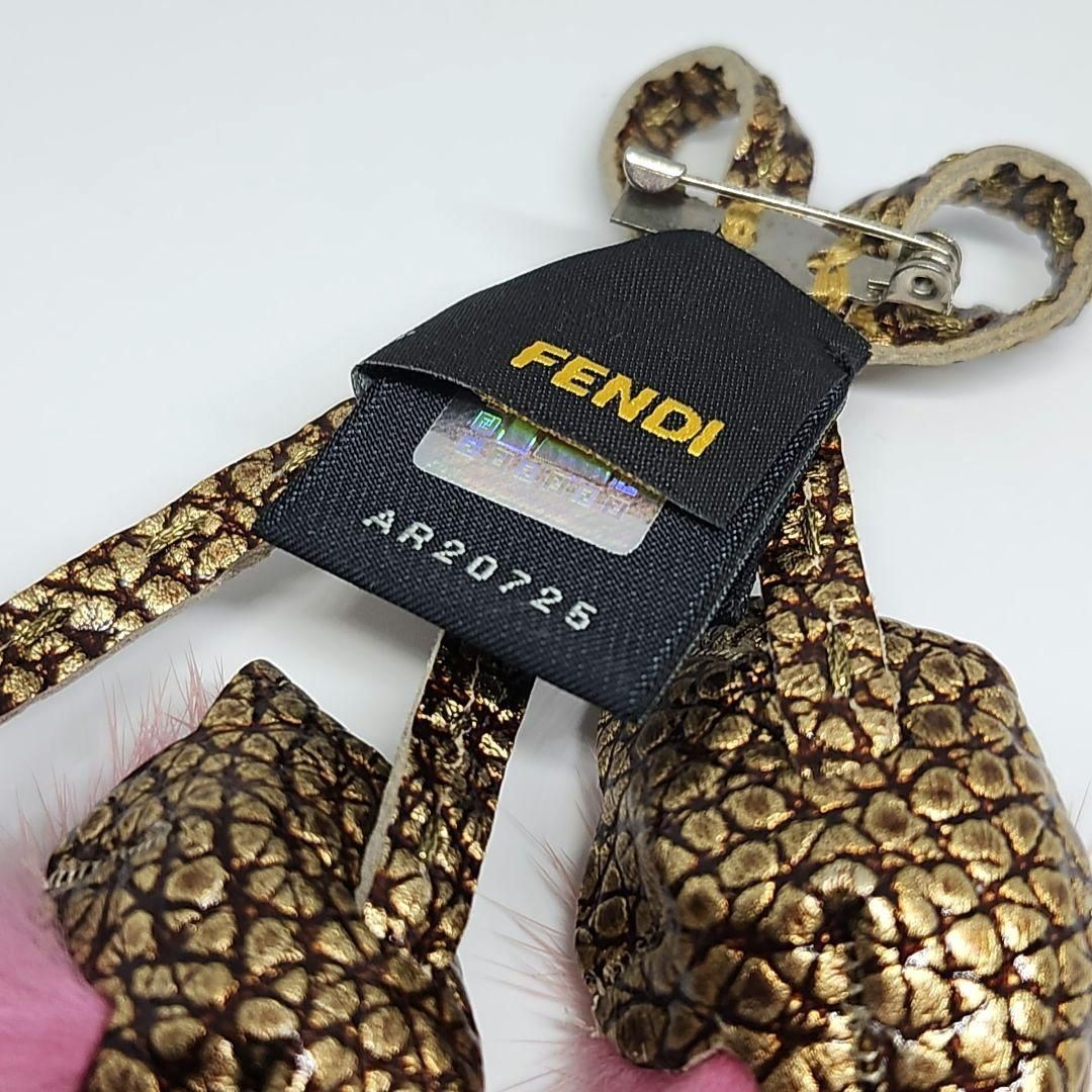 FENDI フェンディ ブローチ ピンク ファー Fロゴ リボン 型押し レザー