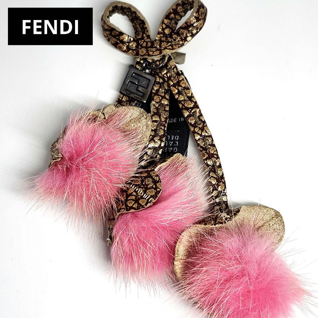 FENDI フェンディ ブローチ ピンク ファー Fロゴ リボン 型押し レザー