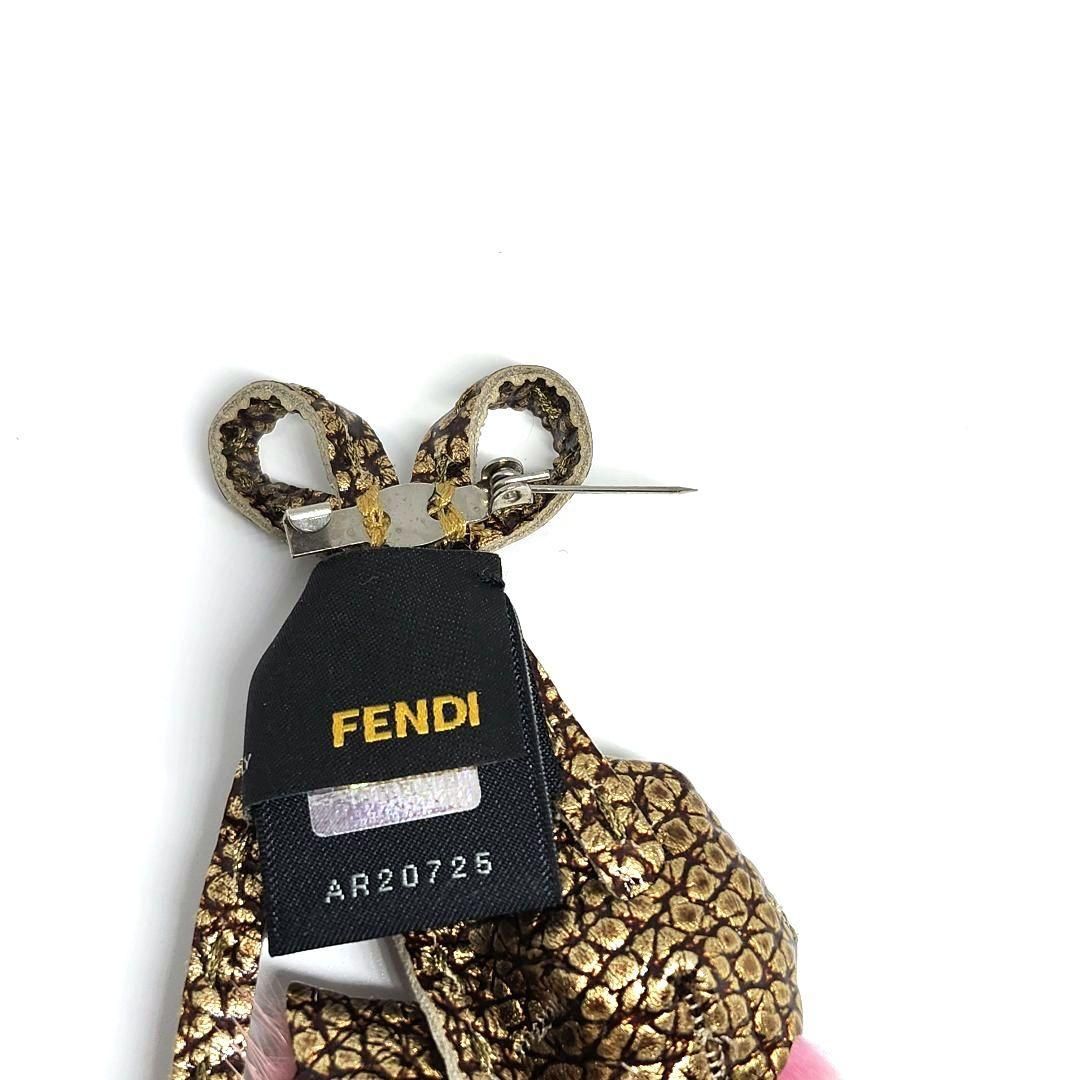 FENDI フェンディ ブローチ ピンク ファー Fロゴ リボン 型押し レザー