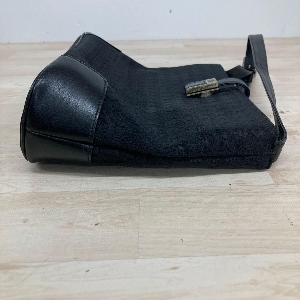https://assets.mercari-shops-static.com/-/large/plain/2JWoSWPPXTnswi6FpvgYuM.jpg@jpg
