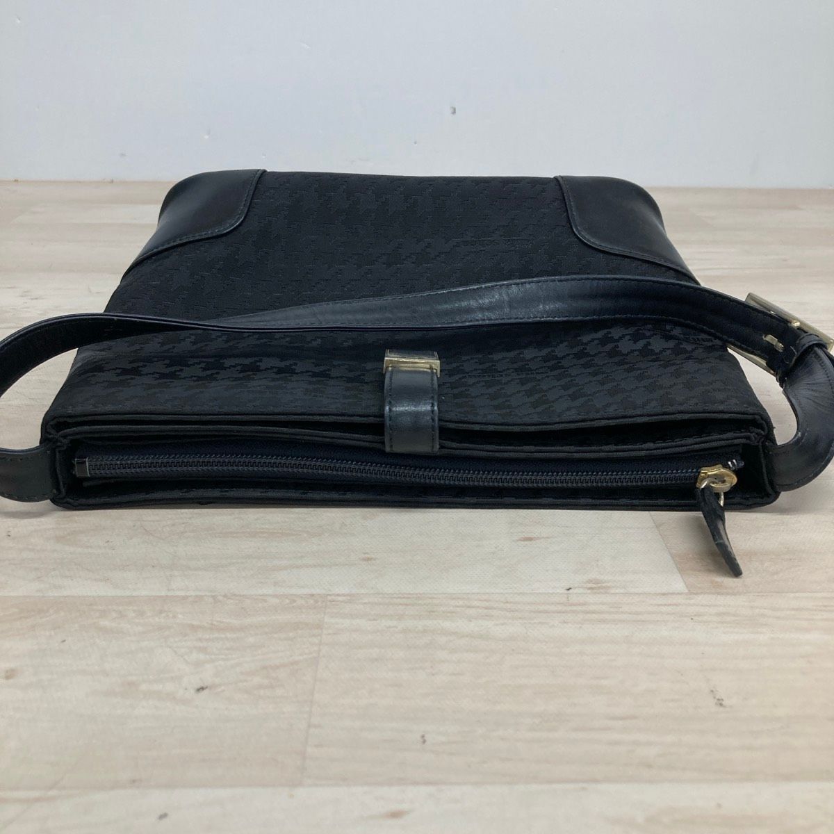 https://assets.mercari-shops-static.com/-/large/plain/2JWoSWPUHLzRL8qTw3FdoJ.jpg@jpg