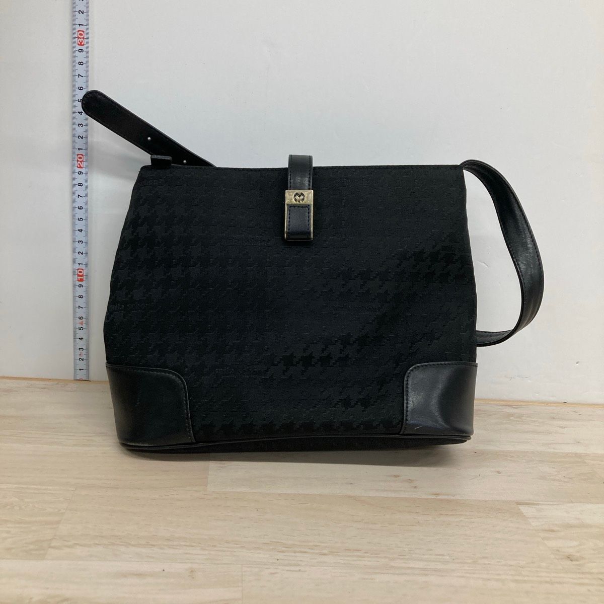 https://assets.mercari-shops-static.com/-/large/plain/2JWoSWPy4aq9mxH3vkettW.jpg@jpg