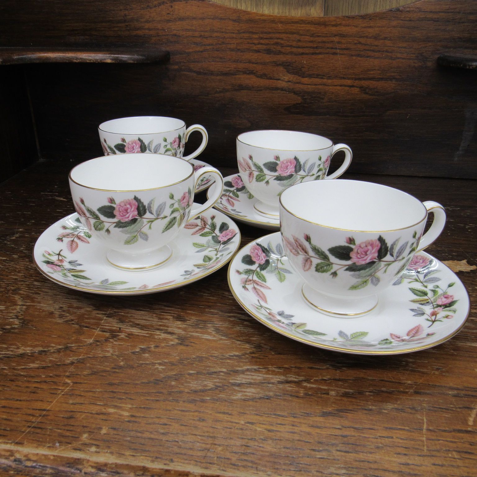 英国 WEDGWOOD ウェッジウッド 黒壺 HATHAWAY ROSE ハザウェイローズ