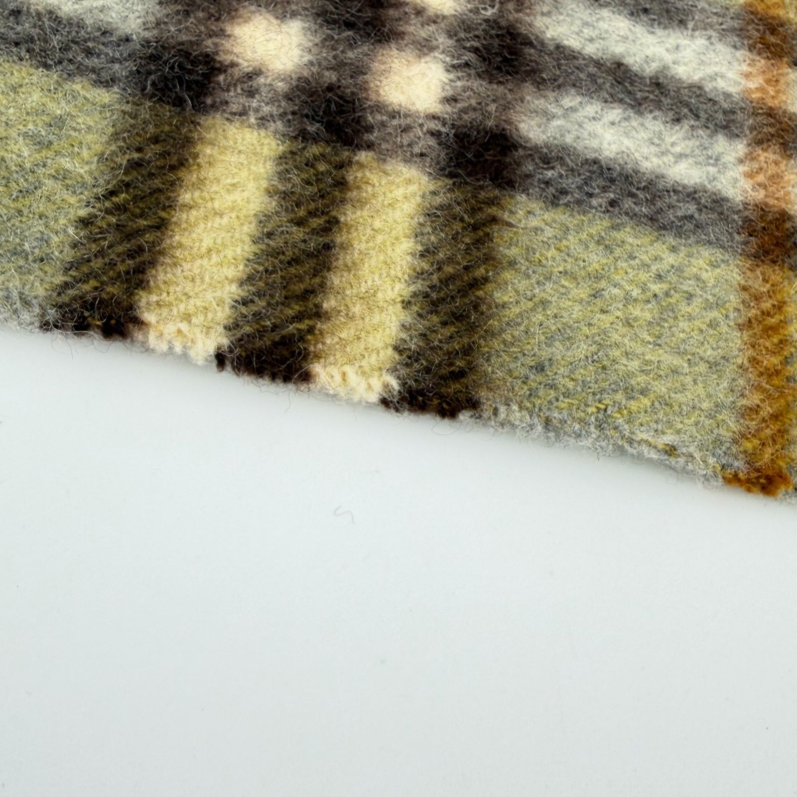 Burberry バーバリー　ノバチェック　フリンジ　マフラー　カシミヤ100% 中古】BURBERRY バーバリー ノバチェック フリンジ マフラー カシミヤ