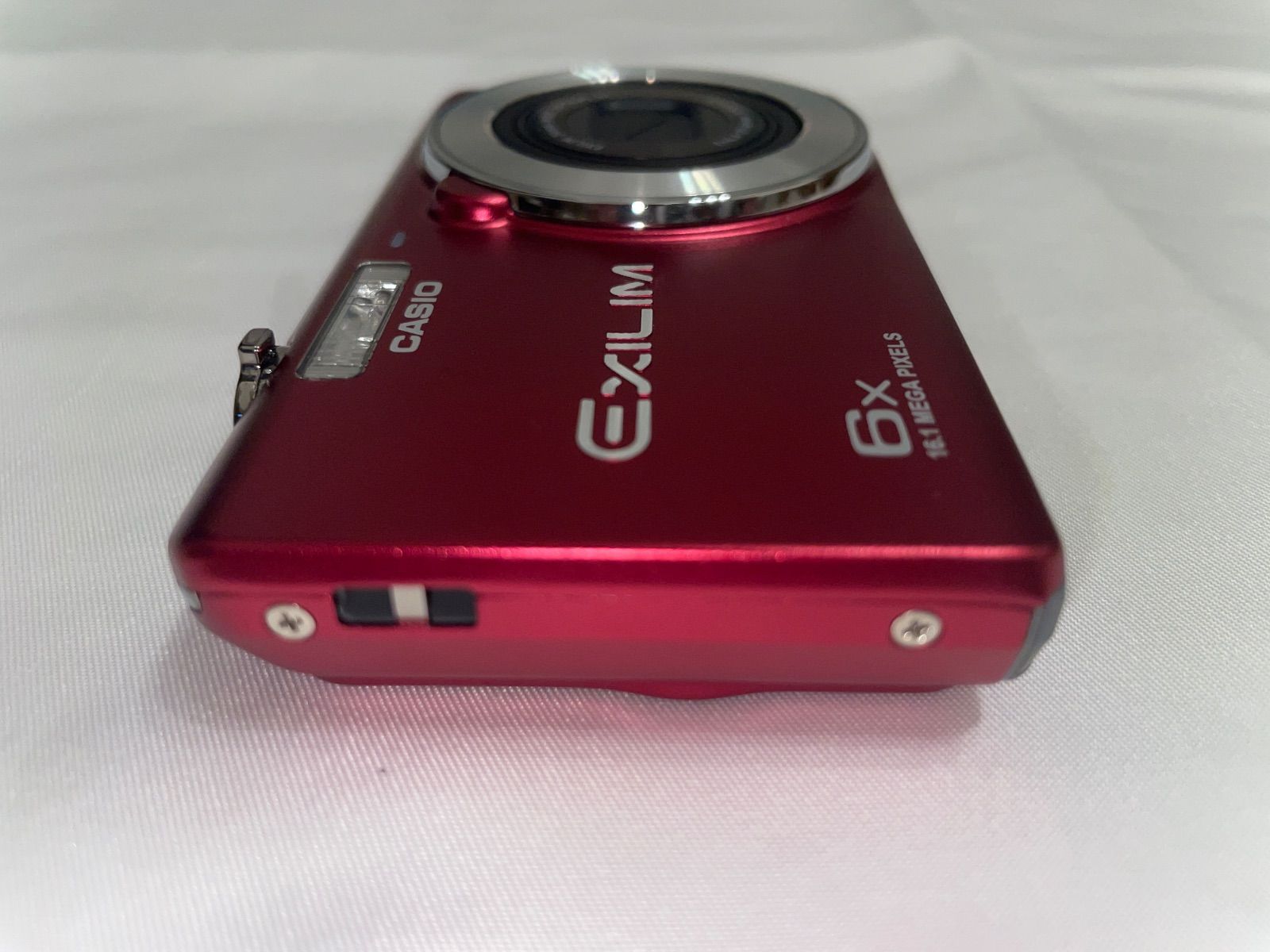 超美品 CASIO カシオ EXILIM EX-Z880 コンパクトデジタルカメラ レッド