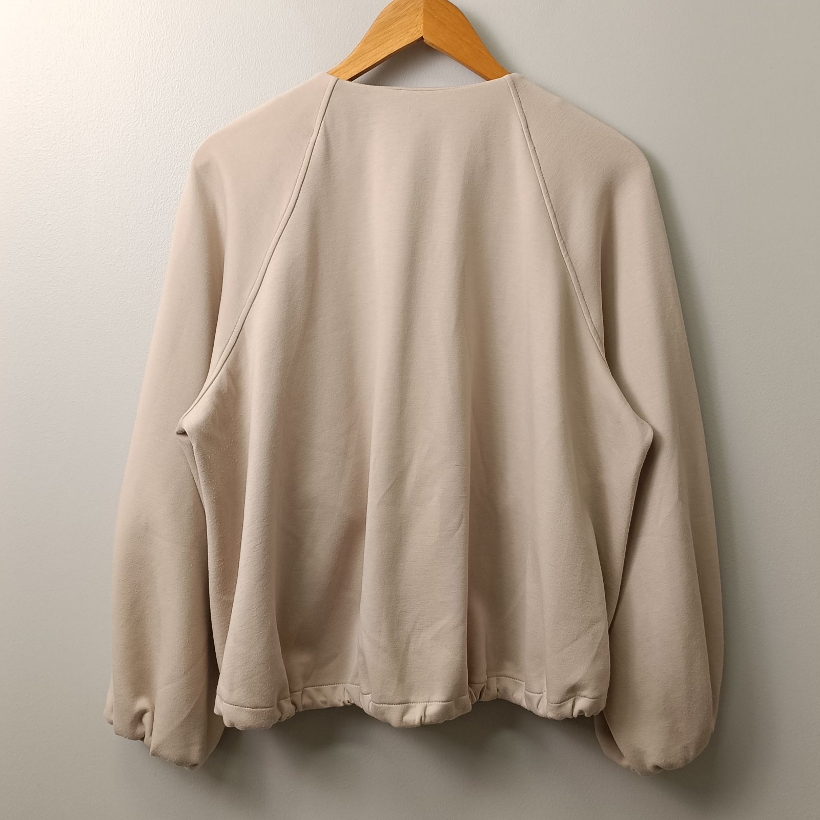 https://assets.mercari-shops-static.com/-/large/plain/2JWqetwM2DUwmKrdkRxakM.jpg@jpg