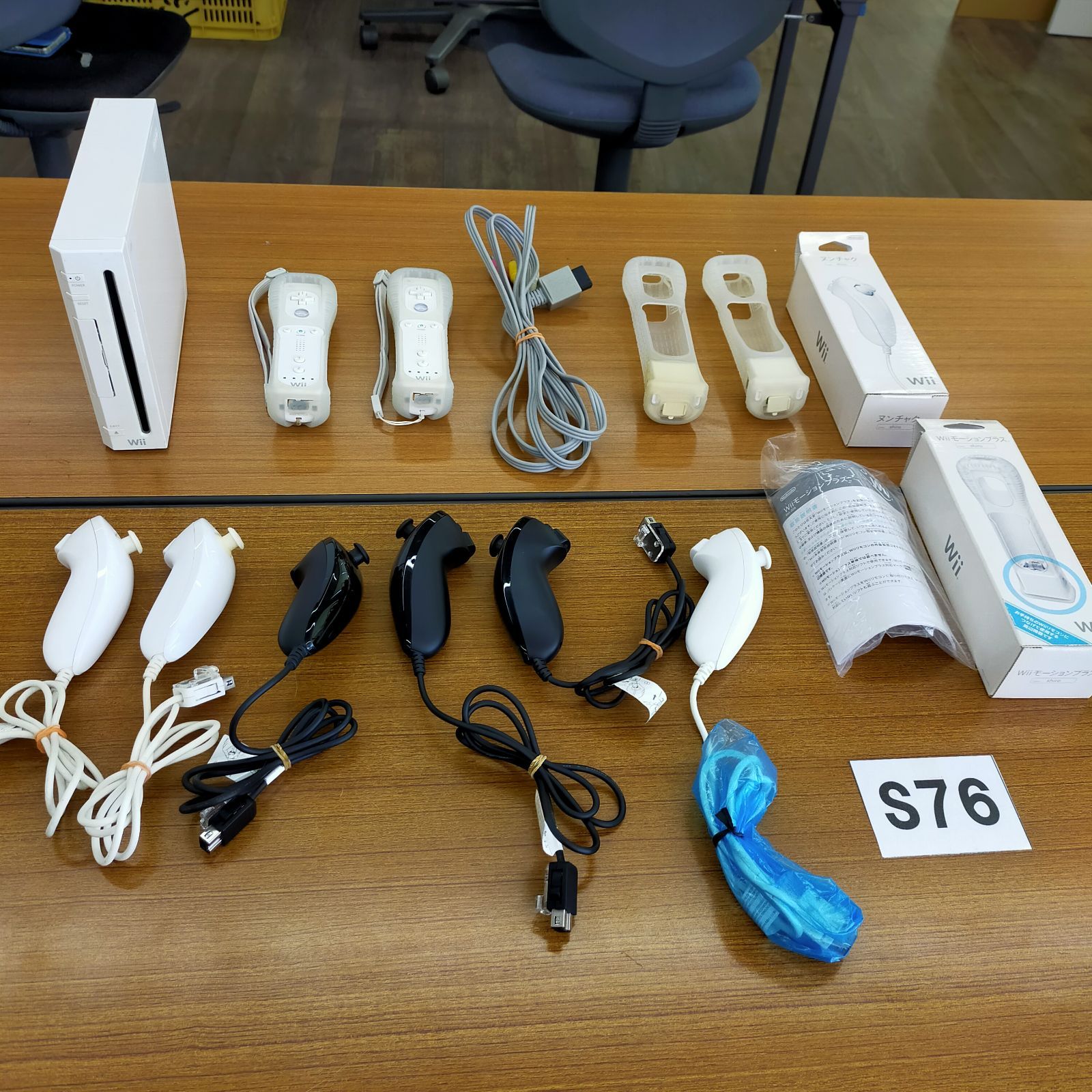 S76 Wii本体とヌンチャク6個&モーションプラス 2個付きセット - メルカリ