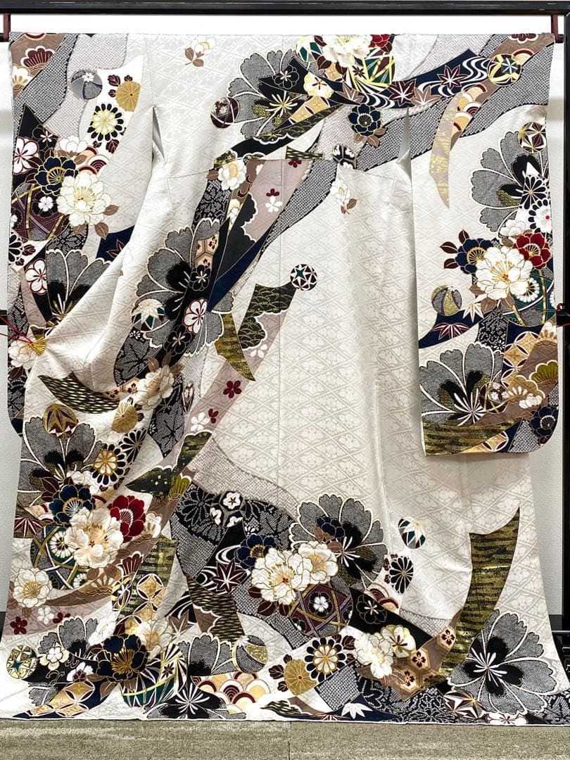 振袖 ラメ刺繍 金彩 紋意匠 身丈170cm 撥水加工済 MO3943 - メルカリ