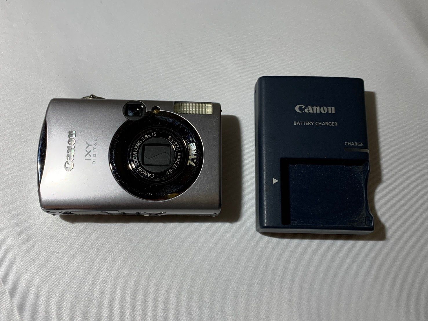 3825 Canon IXY DIGITAL 900IS シルバー ジャンク品 デジカメ【ネ】