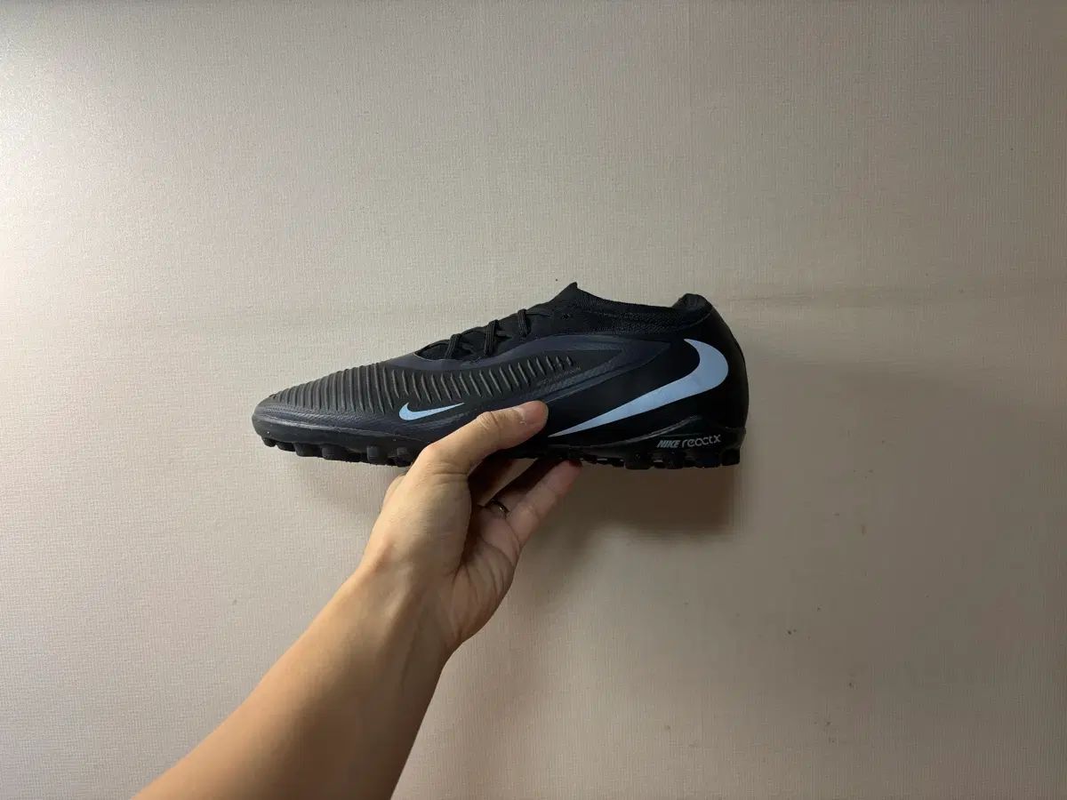 270 NIKE リアクト FANTOM6 プロ サッカーシューズ TF