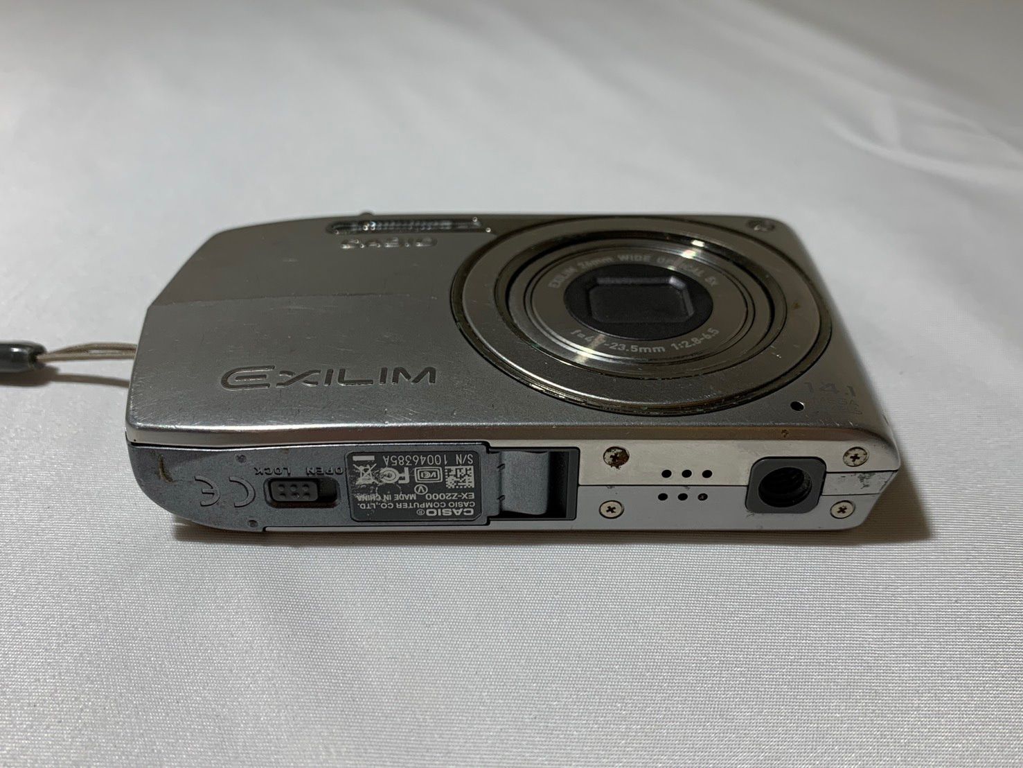 3952 Casio EXILIM EX-Z2000 シルバー ジャンク品 デジカメ【ネ