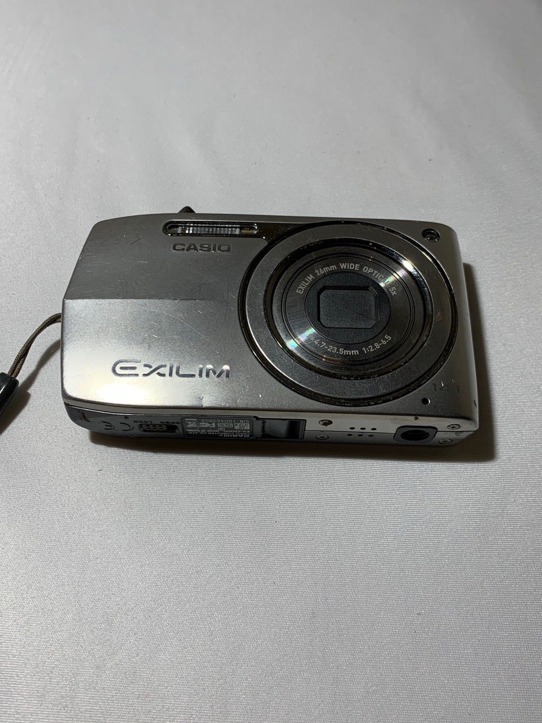 3952 Casio EXILIM EX-Z2000 シルバー ジャンク品 デジカメ【ネ