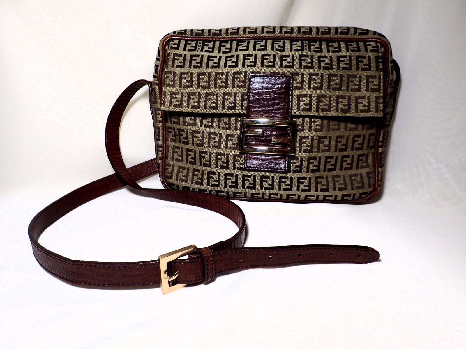 極美品・FENDI フェンディ ミニズッキーノ柄フラップ付きショルダーバッグ ジャガード素材×本革 斜めがけ ブラウン