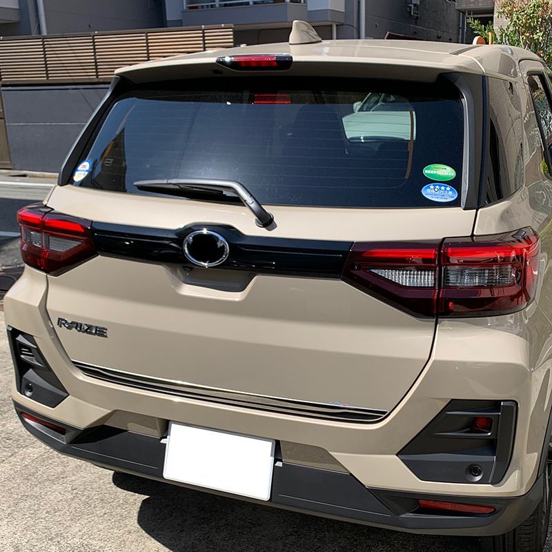 トヨタ ライズ A200A/A210A対応 リアゲートガーニッシュ SUS304ステンレス 1点 貼り付け式 車種専用設計 傷防止 リアまわり 外装アクセント