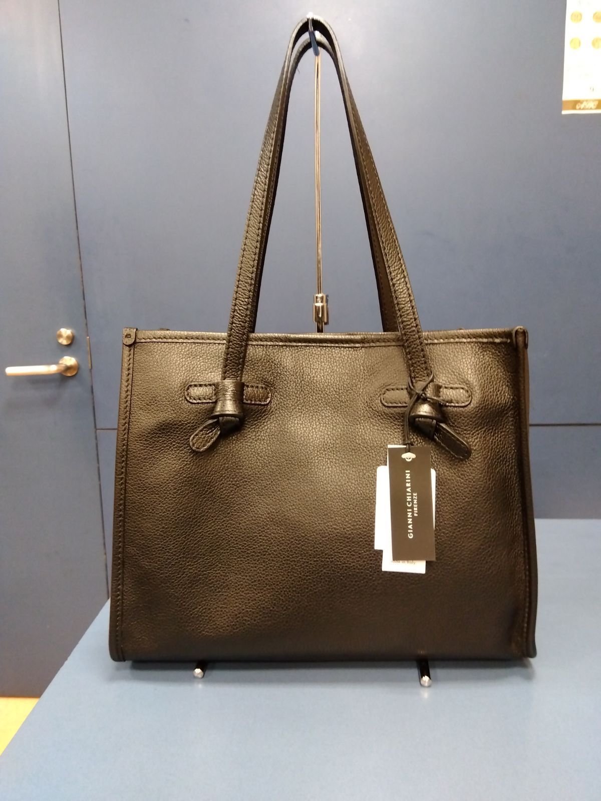 M9　ジャンニキアリーニ　牛革トートバック　イタリア製　NERO　Ｓサイズ☆人気モデル☆MARELLA ☆GIANNI CHIARINI☆ 7,268円