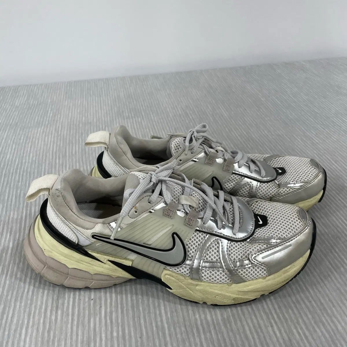 1380) NIKE V2K RUN サミット 白 スニーカー 260mm 9,213円