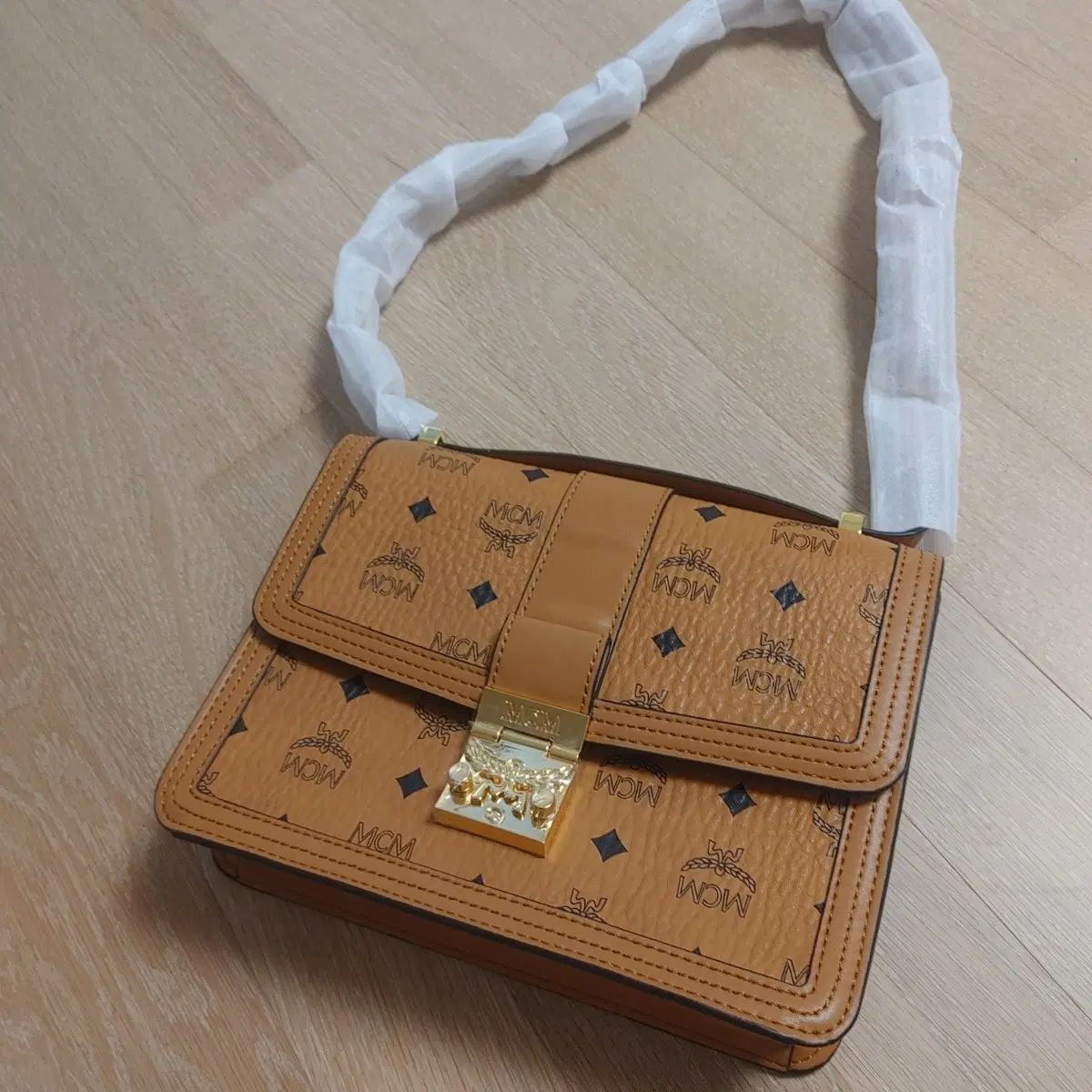 MCM メッセンジャーバッグ ブラウン 20,850円