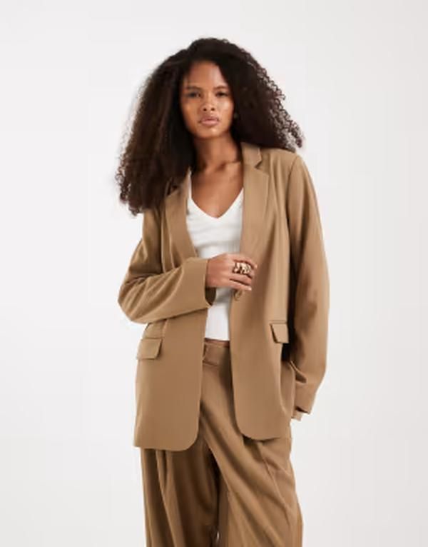 ヴェロモーダ レディース アウター ジャケット・ブルゾン オープンバック ブレザー Vero Moda loose fit open back detail blazer mix match part 26,864円