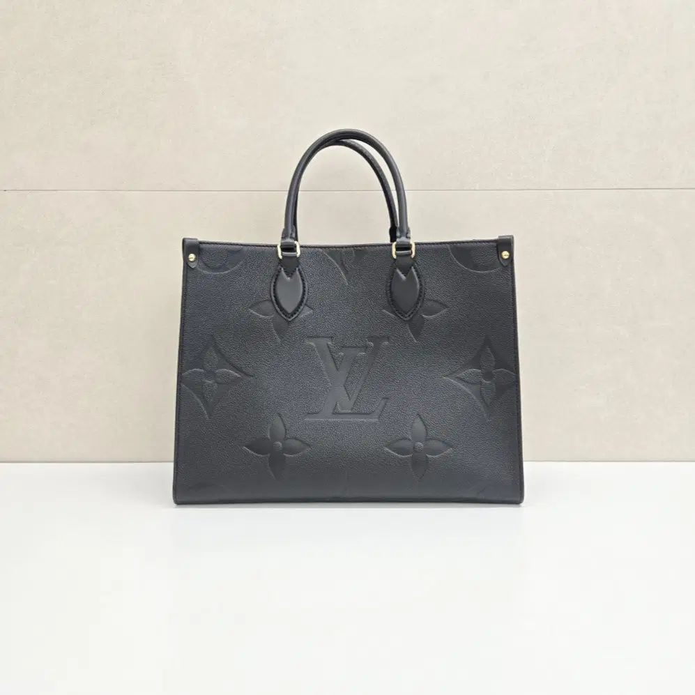 ルイヴィトン モノグラム・アンフラージュ オンザゴー MM M45595 314,360円