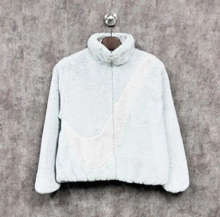 レディース服 NIKE ビックスウォッシュ 柔らかいファー ジャケット 6,389円