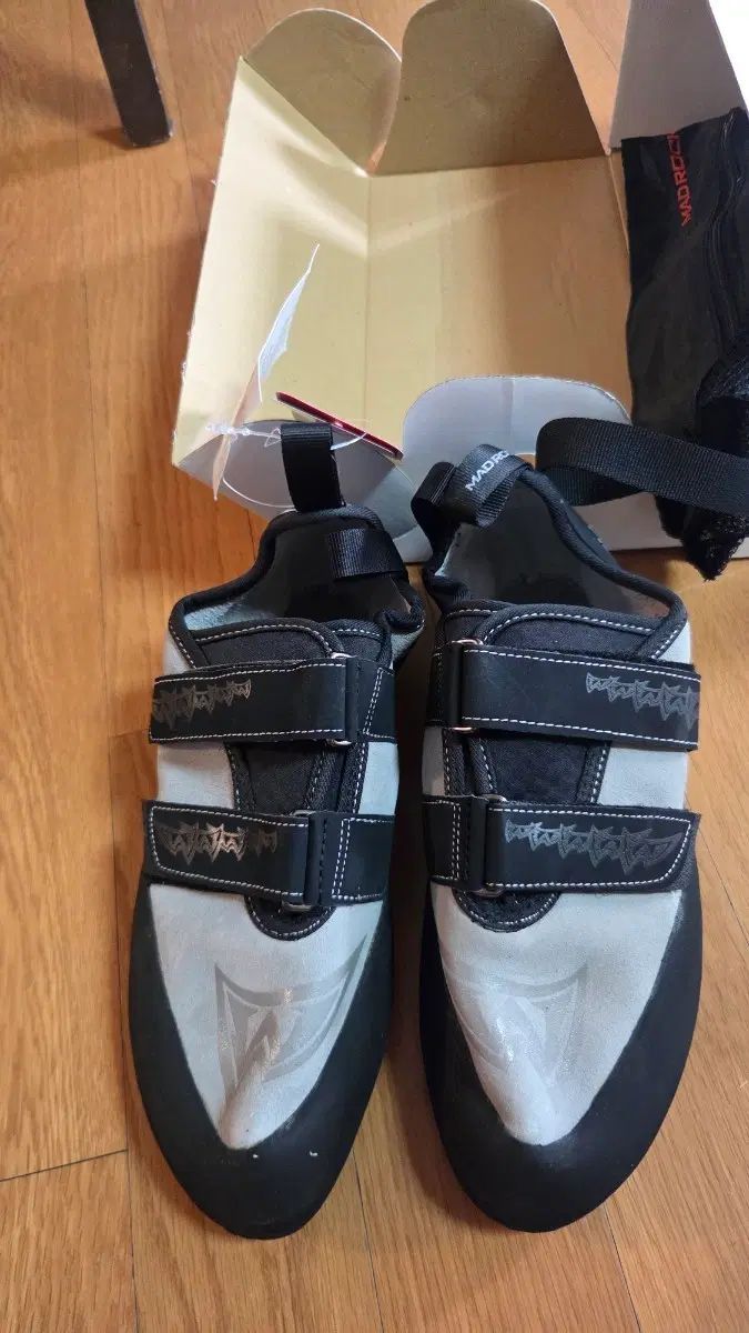 新品) マッドロック リーフター クライミングシューズ US 10.5 (285mm)