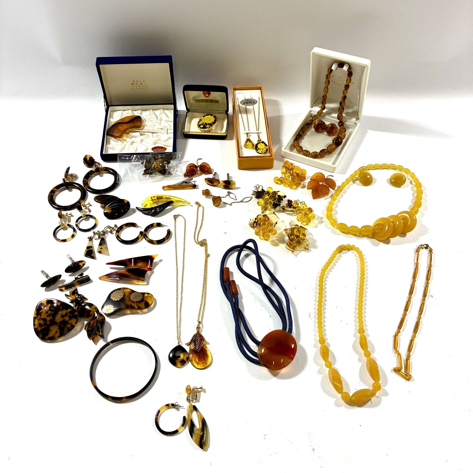 ★ 希少 アクセサリー 大量 まとめ商品 ネックレス イヤリング ネクタイピン ブローチ 他 現状品 0.7kg