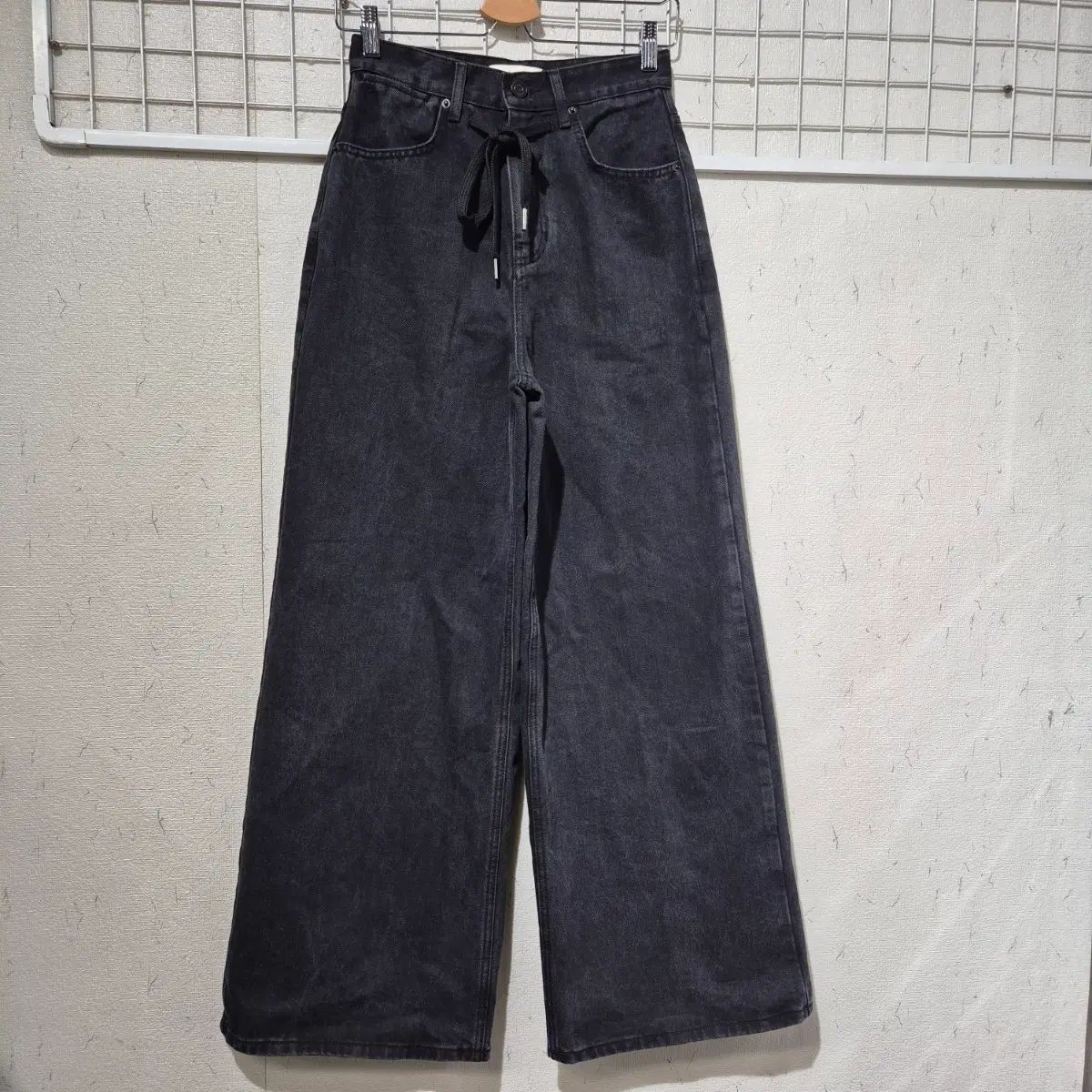 PVCS ブラック ワイド デニム 7,992円
