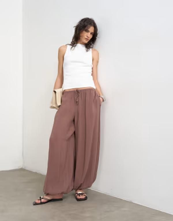 トップショップ レディース ボトムス カジュアルパンツ Topshop modal balloon leg pants in chocolate チョコレート 19,156円