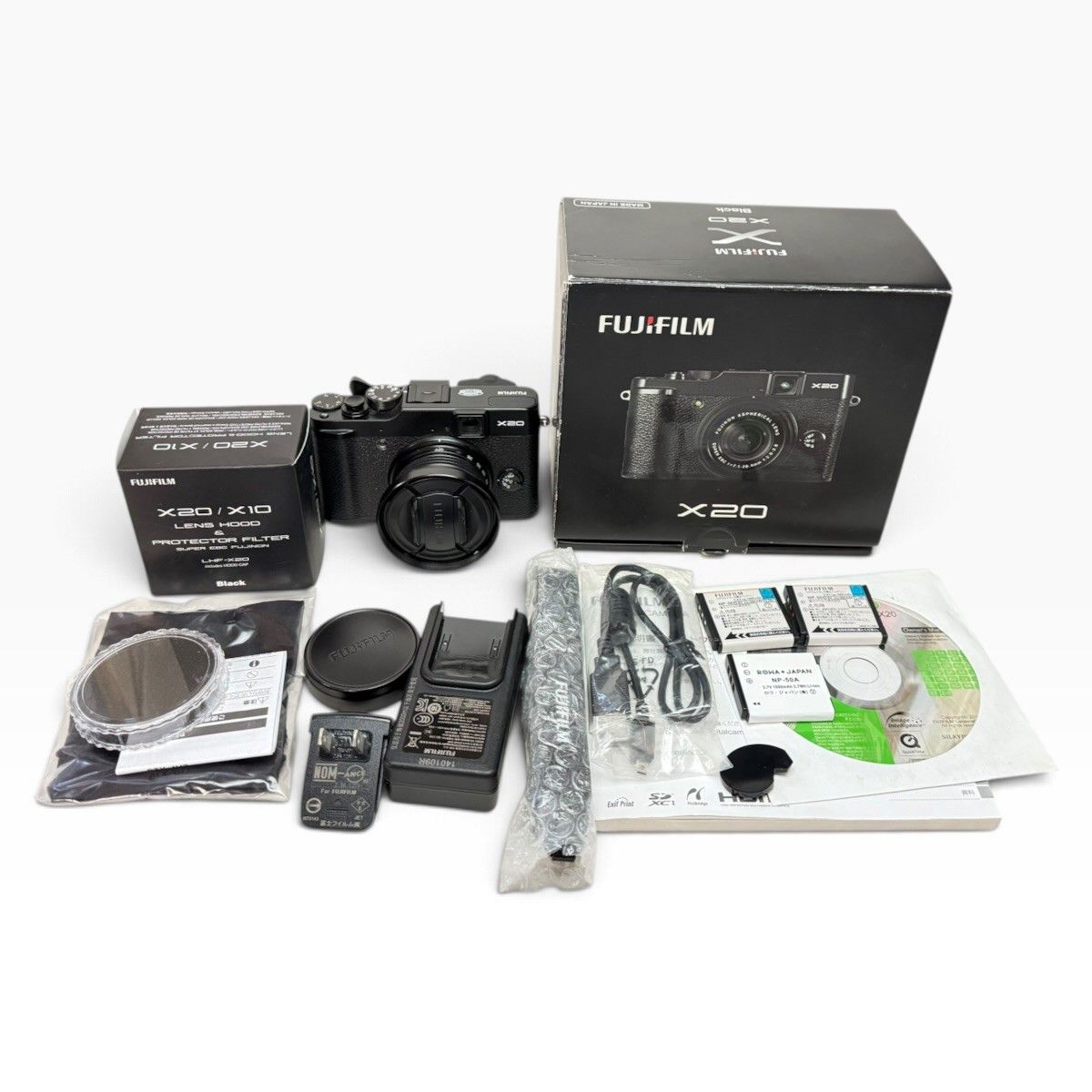美品 FUJIFILM X20 デジタルカメラ 純正フード バッテリー4個付 35,750円