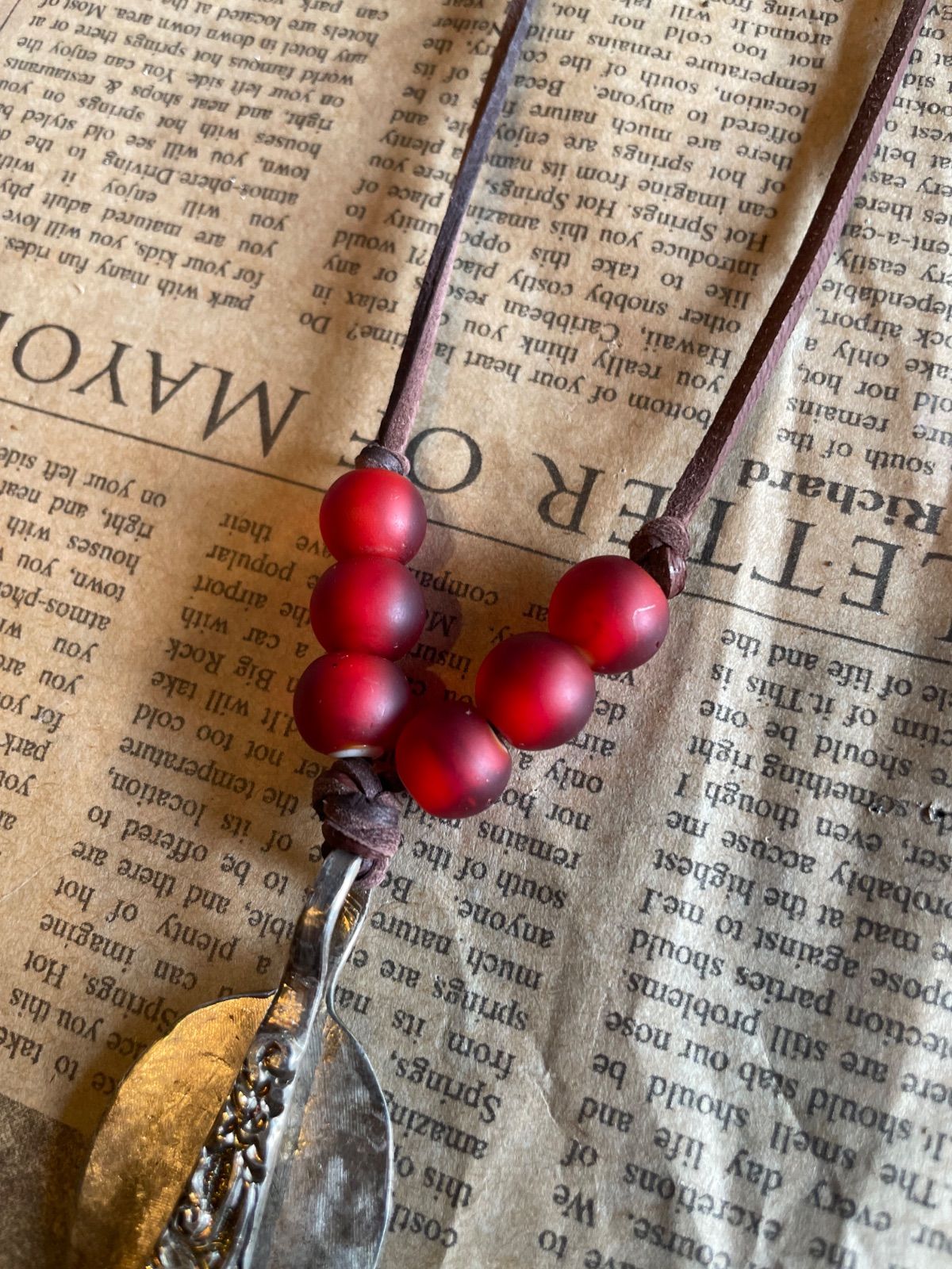 Vintage spoon pendant in nickel silver (GAW, white-heart beads × deerskin cord) 4
