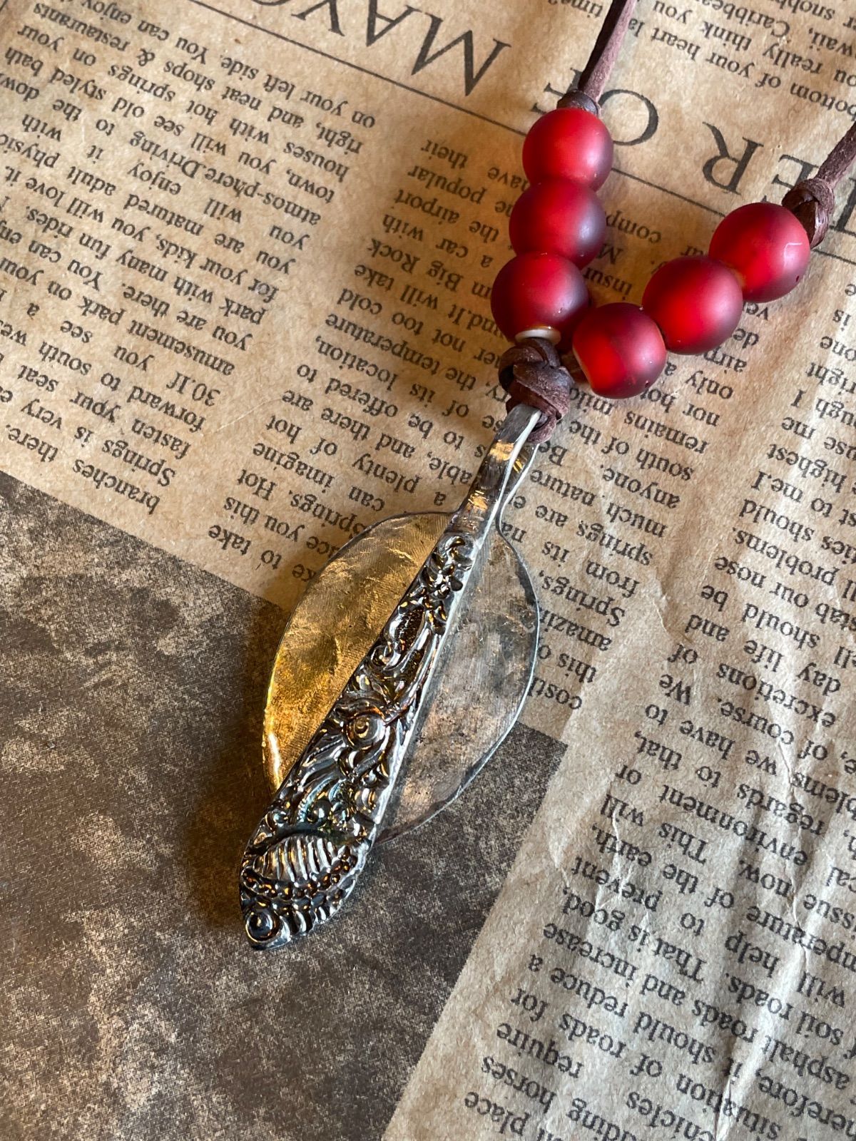 Vintage spoon pendant in nickel silver (GAW, white-heart beads × deerskin cord) 3