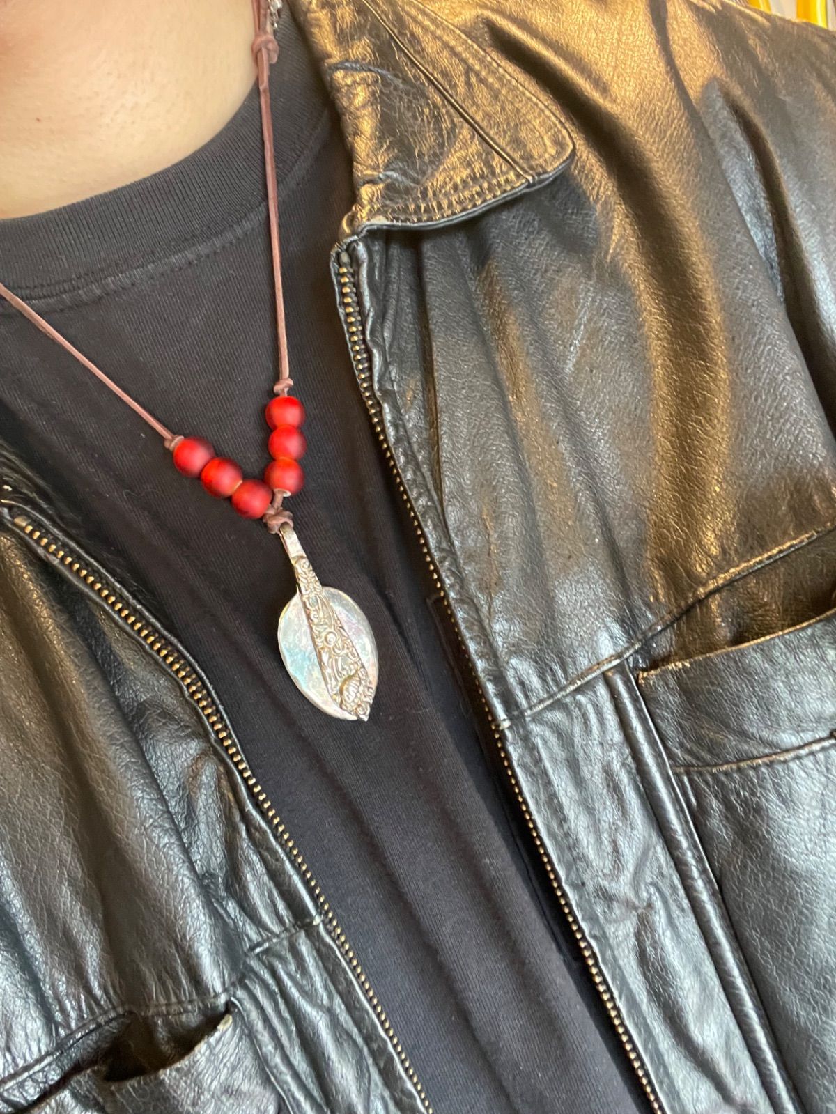 Vintage spoon pendant in nickel silver (GAW, white-heart beads × deerskin cord) 7
