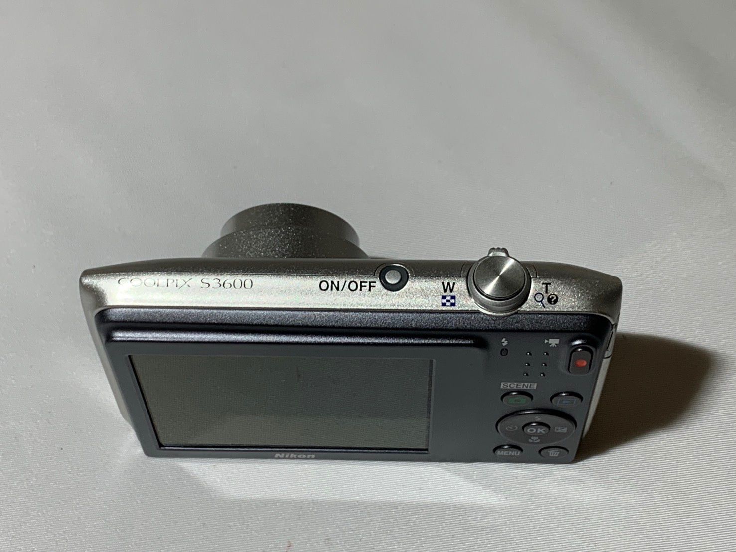 4079 Nikon COOLPIX S3600 シルバー 動作確認済み デジカメ【ネ