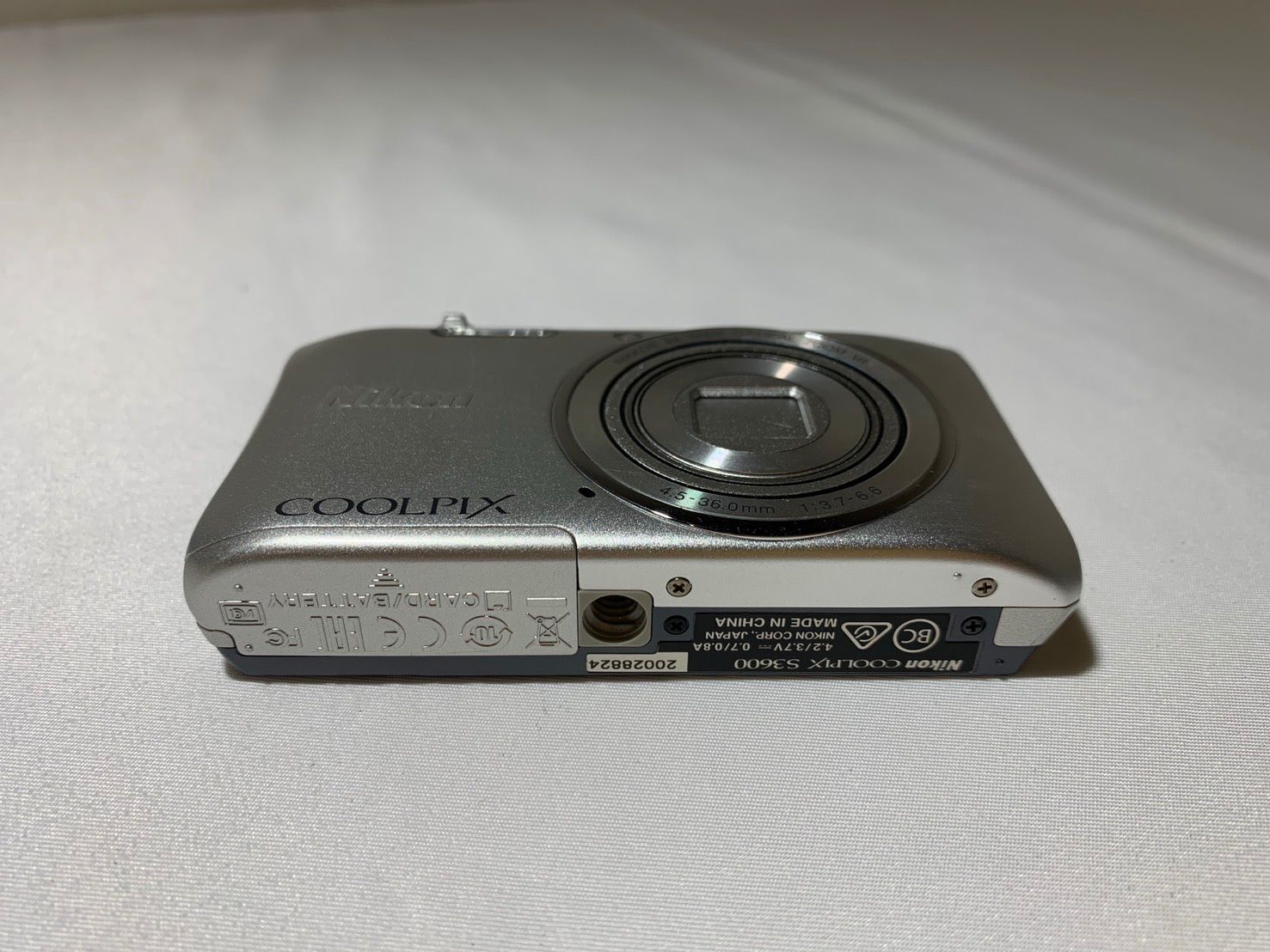 4079 Nikon COOLPIX S3600 シルバー 動作確認済み デジカメ【ネ