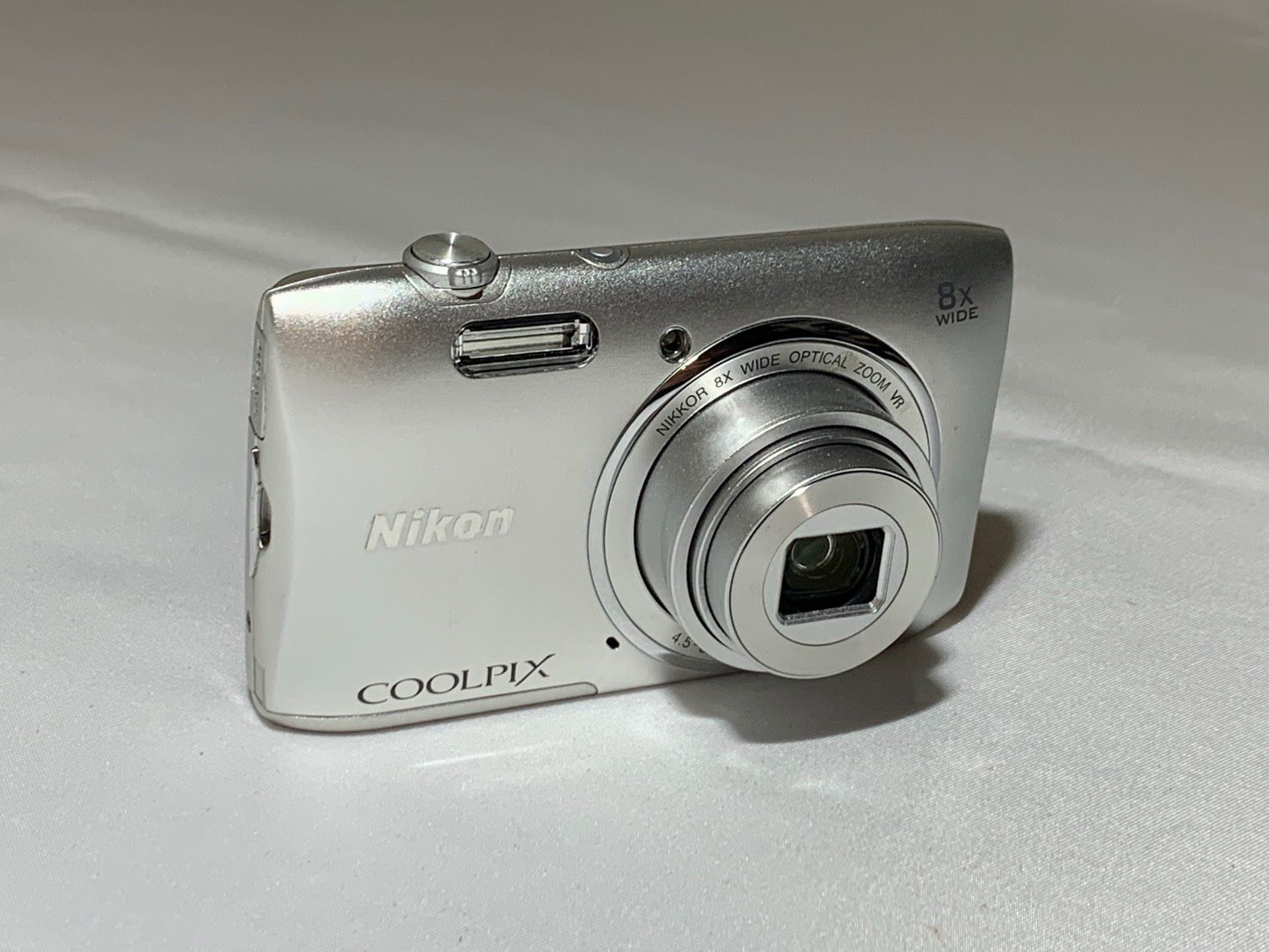 4079 Nikon COOLPIX S3600 シルバー 動作確認済み デジカメ【ネ