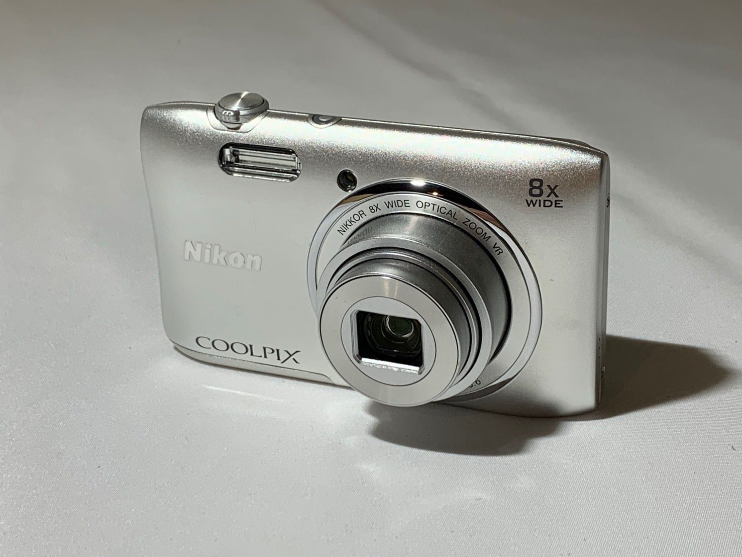 4079 Nikon COOLPIX S3600 シルバー 動作確認済み デジカメ【ネ