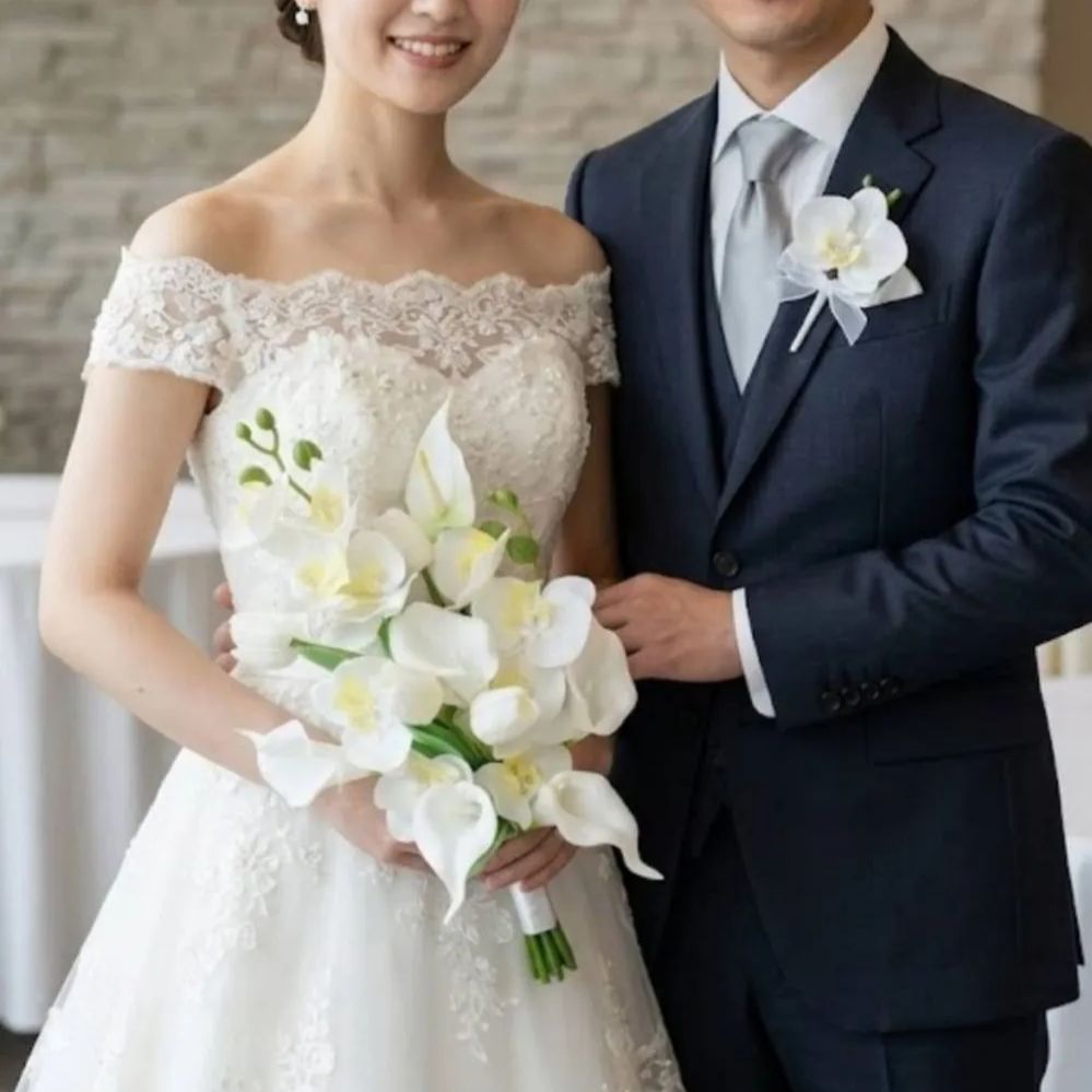 【美品】ウェディングブーケ&ブートニアセット 造花/ホワイト/結婚式/前撮り 即日発送♥ウェディングブーケ ブートニアセット ホワイト 造花 - メルカリ