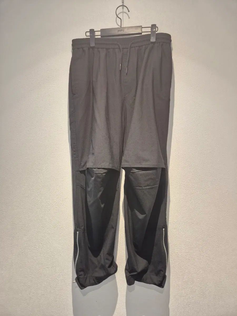 ジュンジュンのFW23 juun j ブラック ロークロッチ 48 出品 11,945円